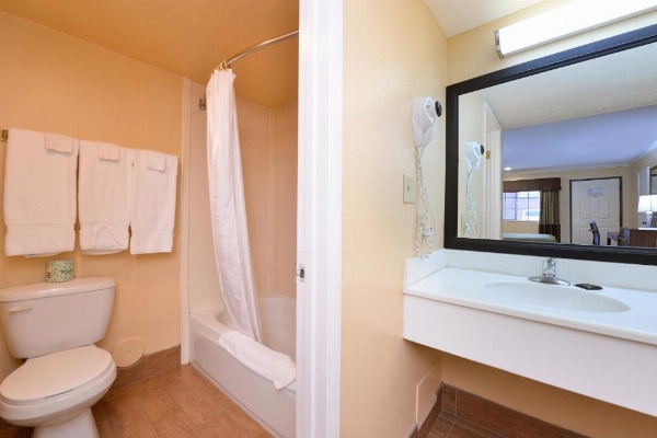 Americas Best Value Inn - Azusa/Pasadena image 16