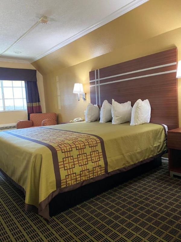 Americas Best Value Inn - Azusa/Pasadena image 9